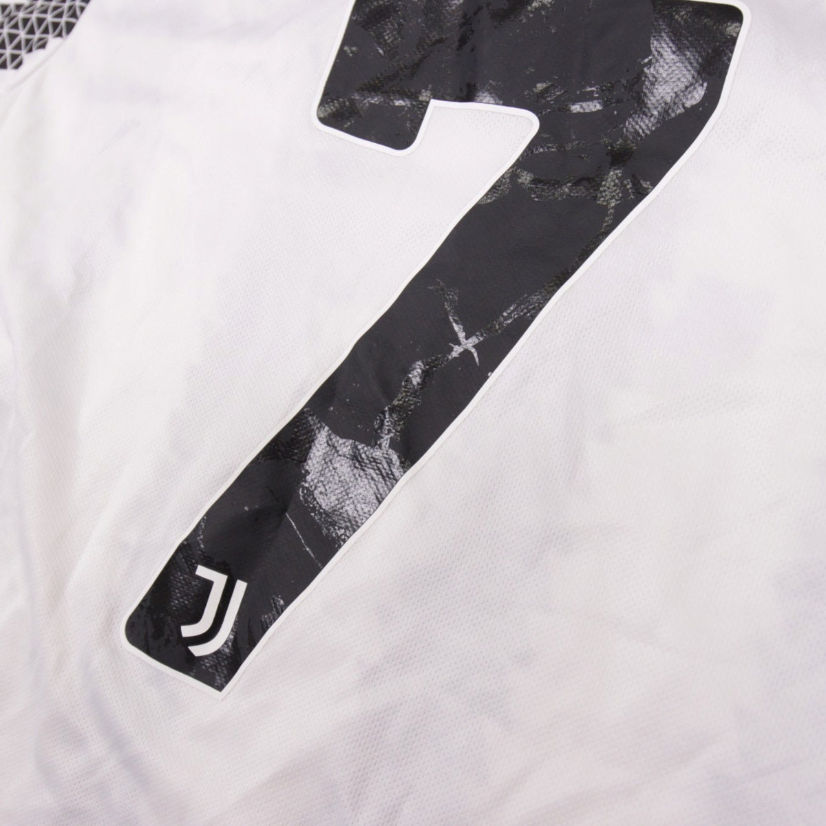 Close-up of Chiesa number 7 printed on the back of the Juventus shirt