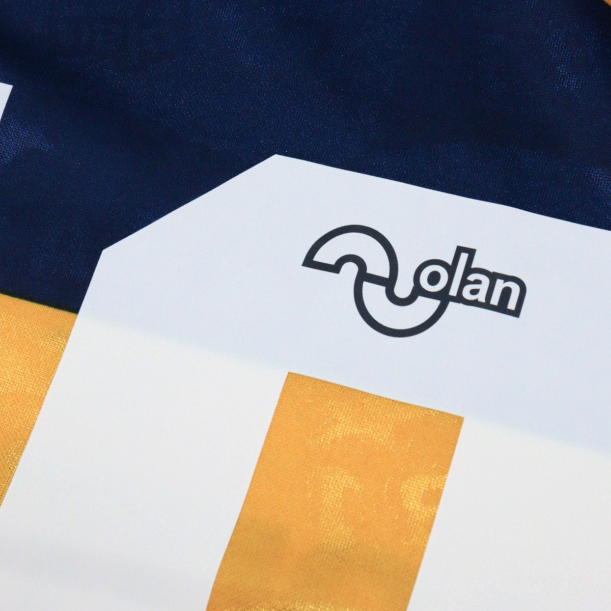 Close-up of number 10 detail with Olan logo on Boca Juniors shirt