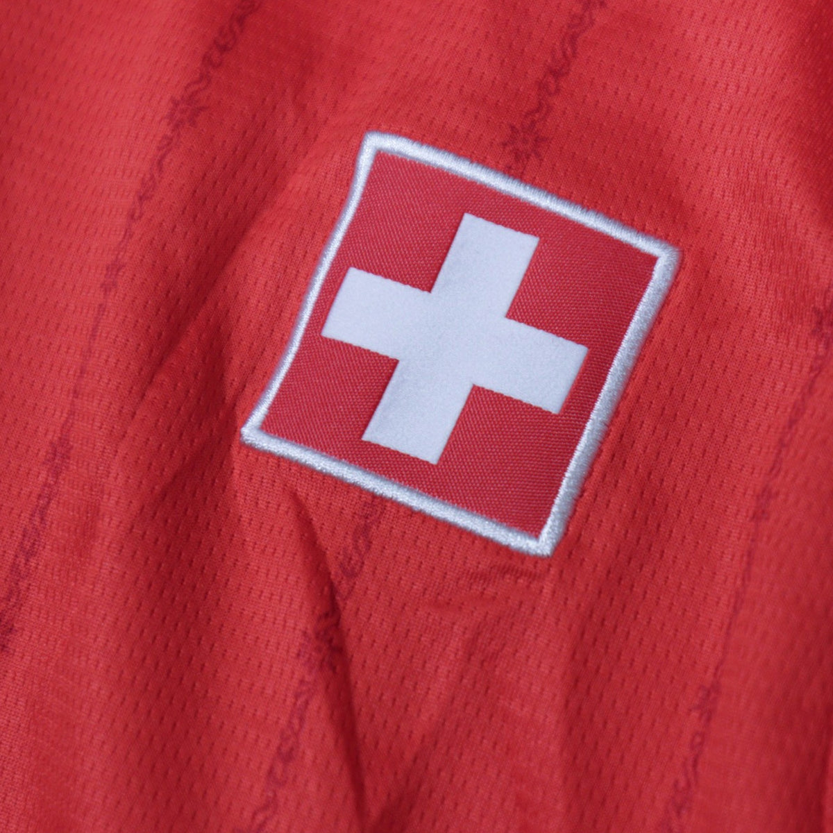 Close-up of the white Swiss cross crest on the chest