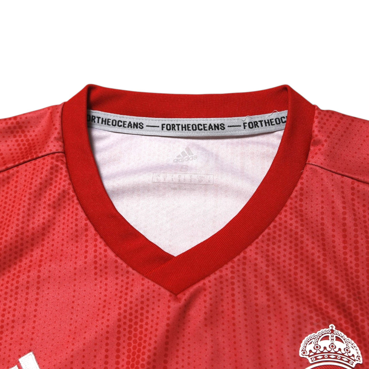 Real Madrid 2018/19 third shirt collar and adidas size label detail