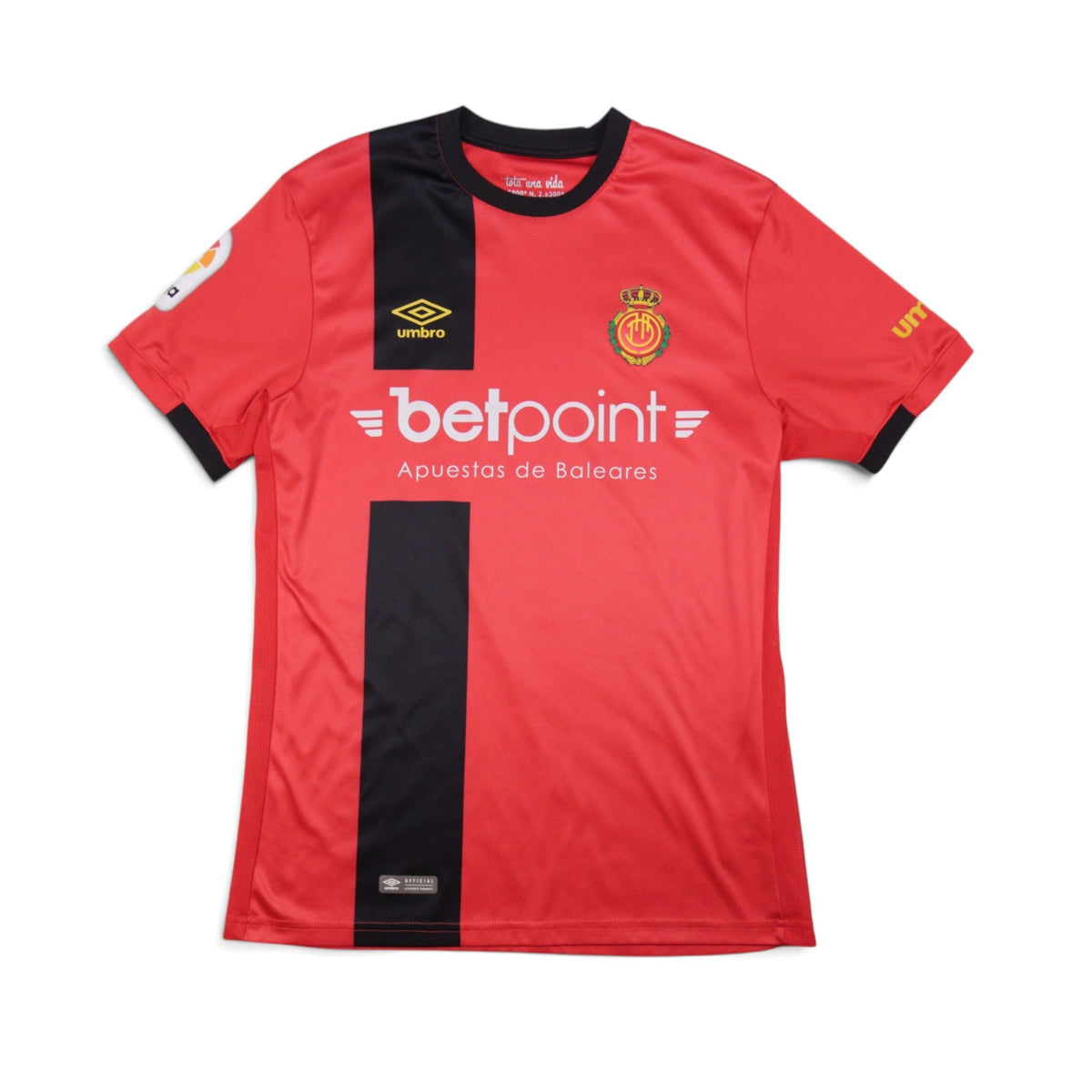 Front of 2018/19 Mallorca home shirt with Betpoint sponsor