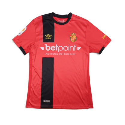 Front of 2018/19 Mallorca home shirt with Betpoint sponsor