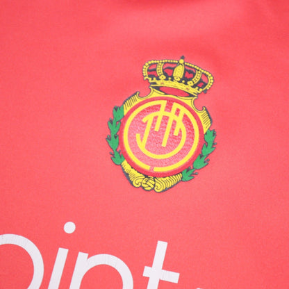 Close-up of the Mallorca crest printed on the front of the shirt