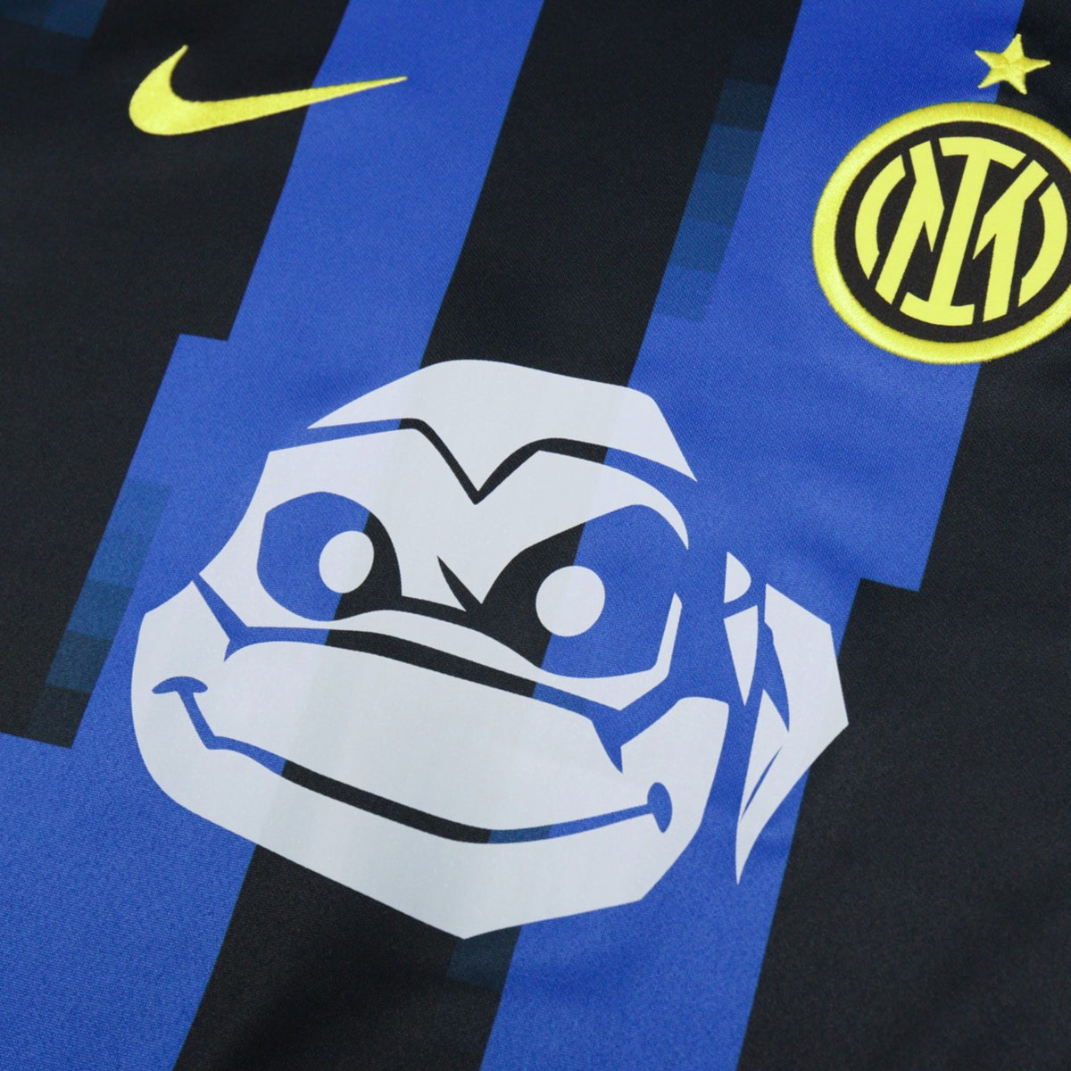 Close-up of the Inter crest and Ninja Turtle graphic on the chest