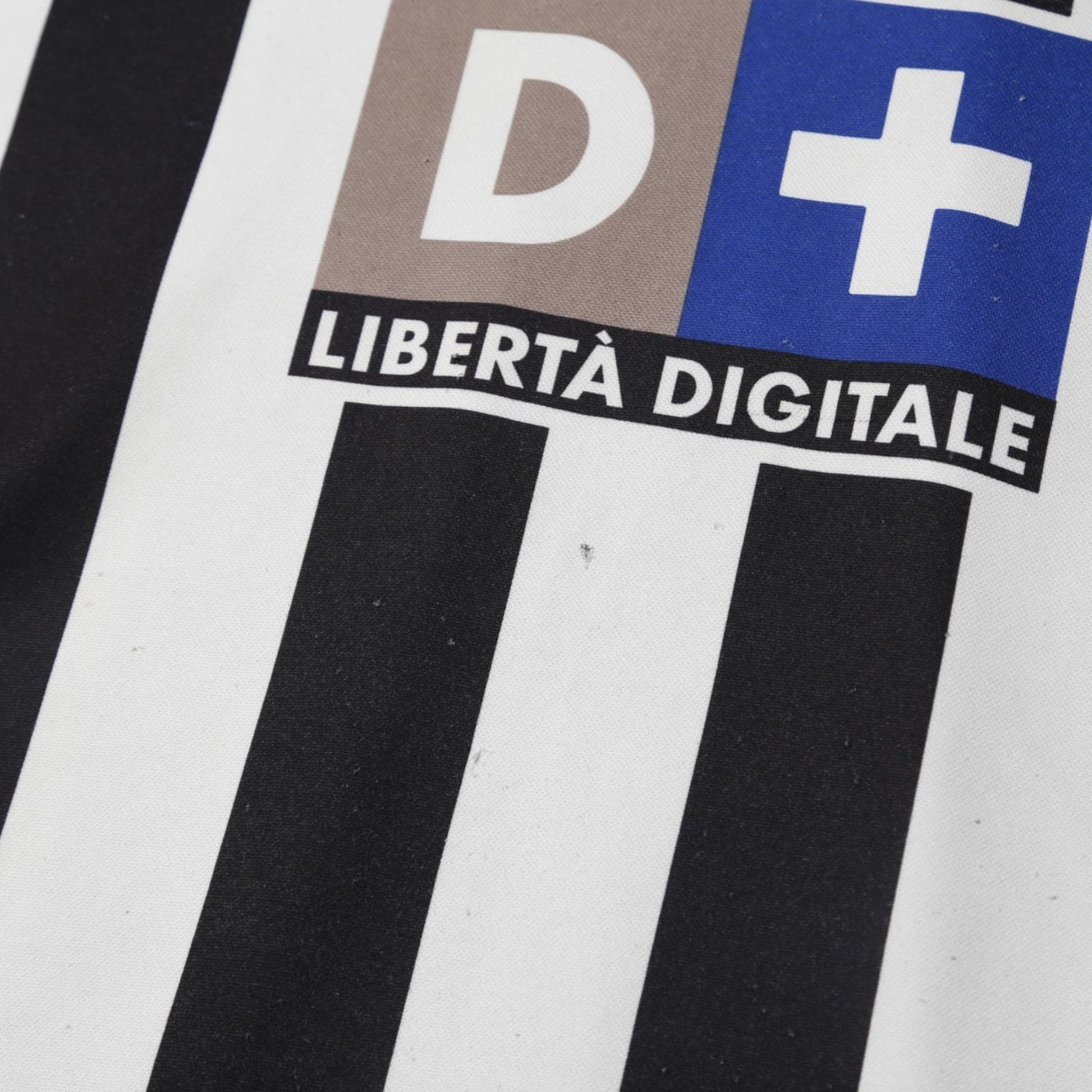 Close-up of D+ Libertà Digitale sponsor print on Juventus shirt